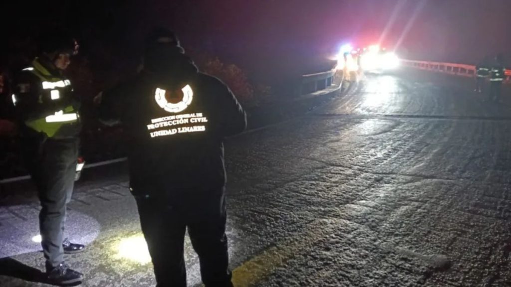 Hielo-en-la-carretera-linares-iturbide - Apoyo Regio