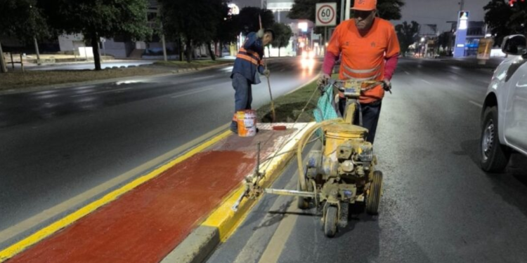 Brinda Monterrey Mantenimiento a Parques Plazas Públicas Y-apoyo Regio - Apoyo Regio Servicios-públicos-mantenimiento-en-vialidades-monterrey - Apoyo Regio