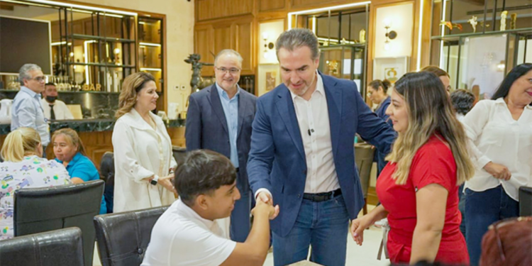 Adrián De La Garza - Apoyo Regio