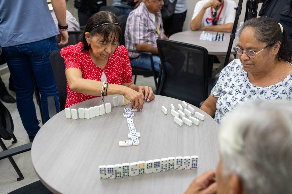 Adultos Mayores En Casa Club Provileón - Apoyo Regio - Apoyo Regio
