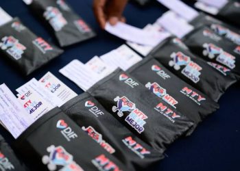 inauguran-programa-de-salud-visual-Monterrey-se-ve-mejor-alcalde-y-DIF-Monterrey