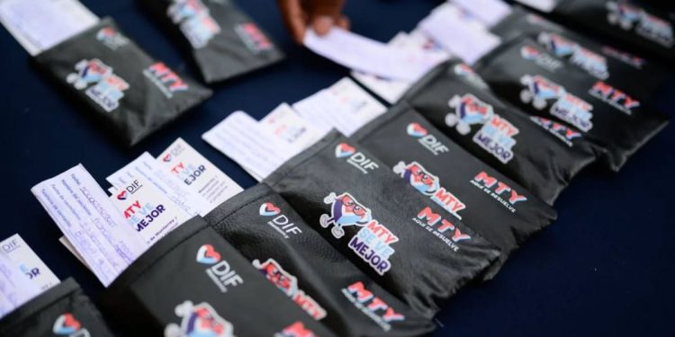 Inauguran-programa-de-salud-visual-monterrey-se-ve-mejor-alcalde-y-dif-monterrey - Apoyo Regio