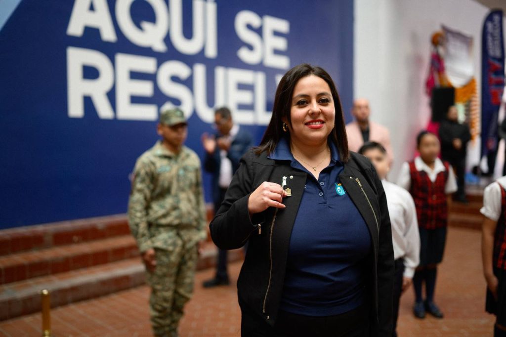 41125-stock 2 - Apoyo Regio Escudo-de-armas-ceremonia-cívica-monterrey-banderas-de-méxico