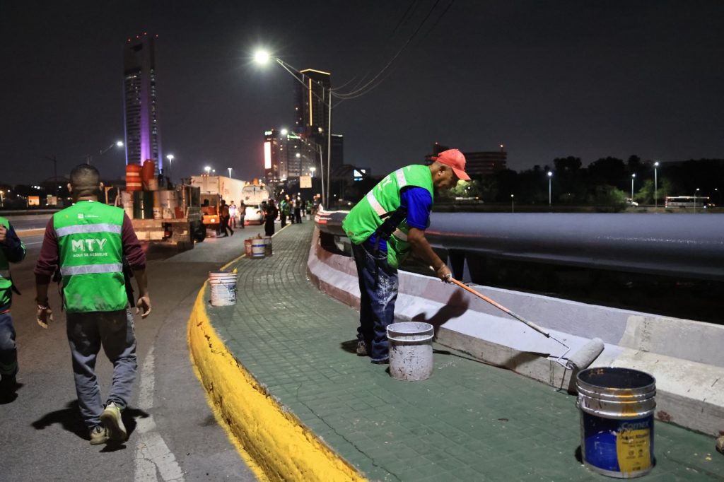 Mantenimiento-a-banquetas-marcelo-segovia-avenida-revolución-limpieza-urbana-operativo-nocturno