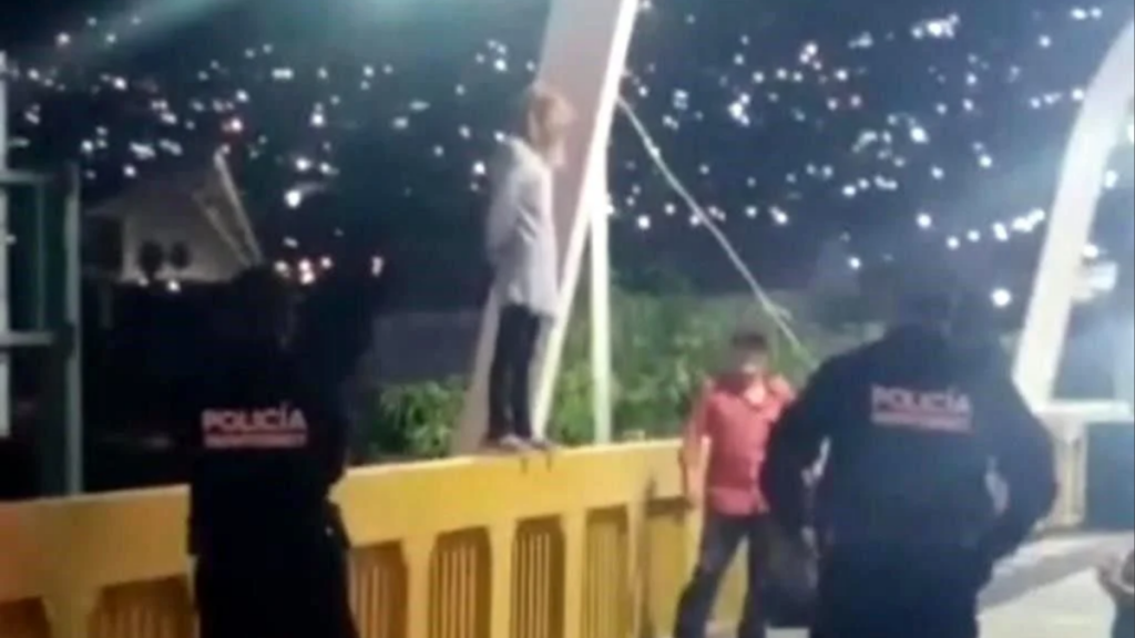 Puente Del Papa - Apoyo Regio Policía De Monterrey, Puente Del Papa, Rescate Mujer, Río Santa Catarina, Intento Suicidio, Salud Mental