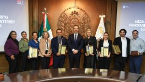 reconocimiento-de-medalla-guardianes-de-monterrey-por-cuidado-del-medio-ambiente