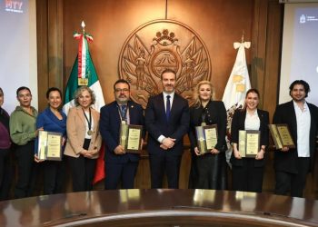 reconocimiento-de-medalla-guardianes-de-monterrey-por-cuidado-del-medio-ambiente