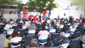 DIF-Monterrey-y-Marcelo-Segovia-entregan-aparatos-de-movilidad