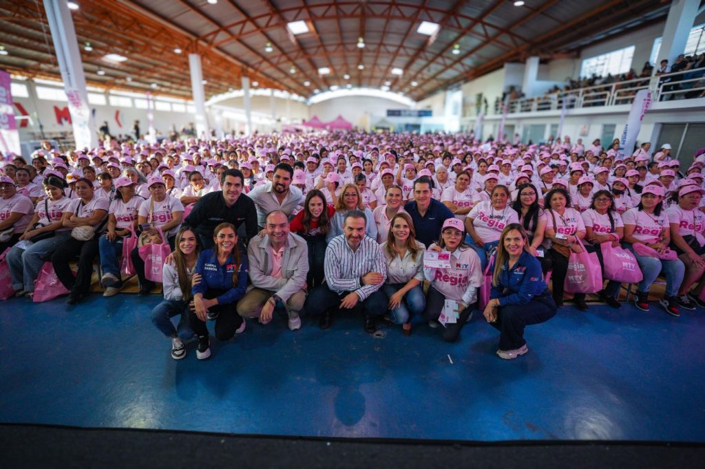 Tarjeta-regia-plus-marcelo-segovia-apoyo-económico-jefas-de-familia-gobierno-monterrey