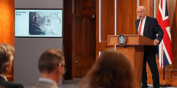 Inglaterra Denuncia Sumbarinos Rusos En El Atlantico - Apoyo Regio