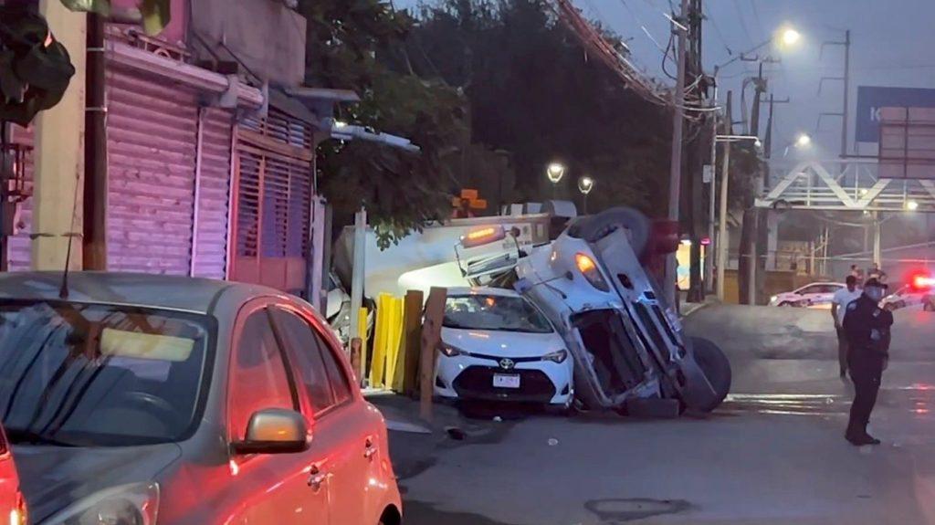 Volcadura De Tráiler En San Nicolás Deja Un Chofer Fallecido - Apoyo Regio