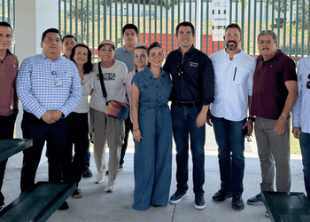 Group of Eleven Adults Standing Together Outdoors, Posing for a Casual Team Photo Under a Pavilion. - Apoyo Regio