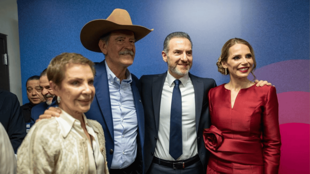 Adrián De La Garza Y Vicente Fox - Apoyo Regio - Apoyo Regio