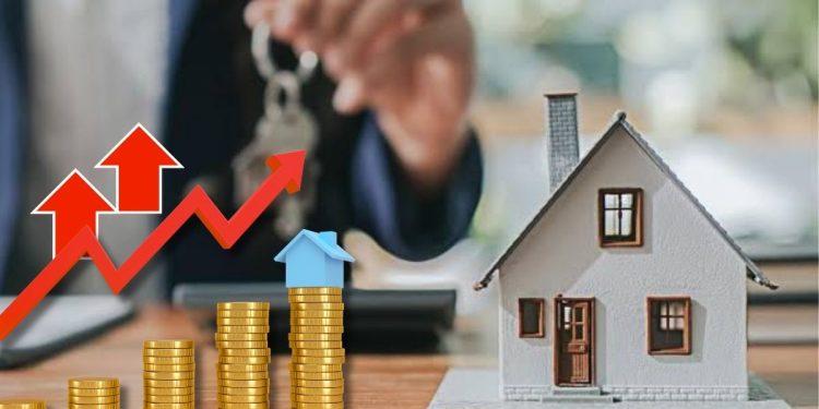 Miniature House Beside Stacked Coins and a Rising Red Arrow, Illustrating Growing Real Estate Investment Wealth (background Person with Keys). - Apoyo Regio